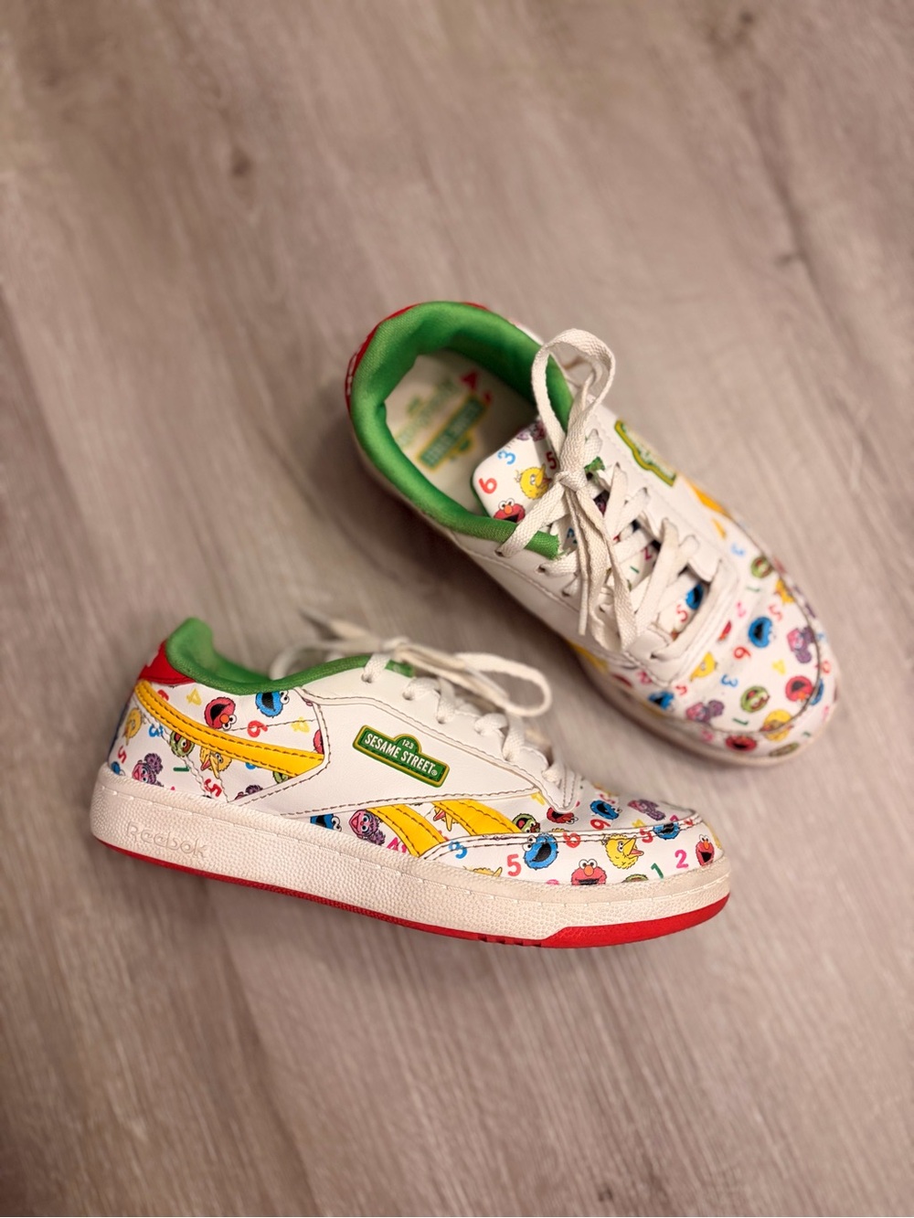 Reebok x Sesame Street Club C Revenge Kids Sneakers Size 1.5 White Multicolor